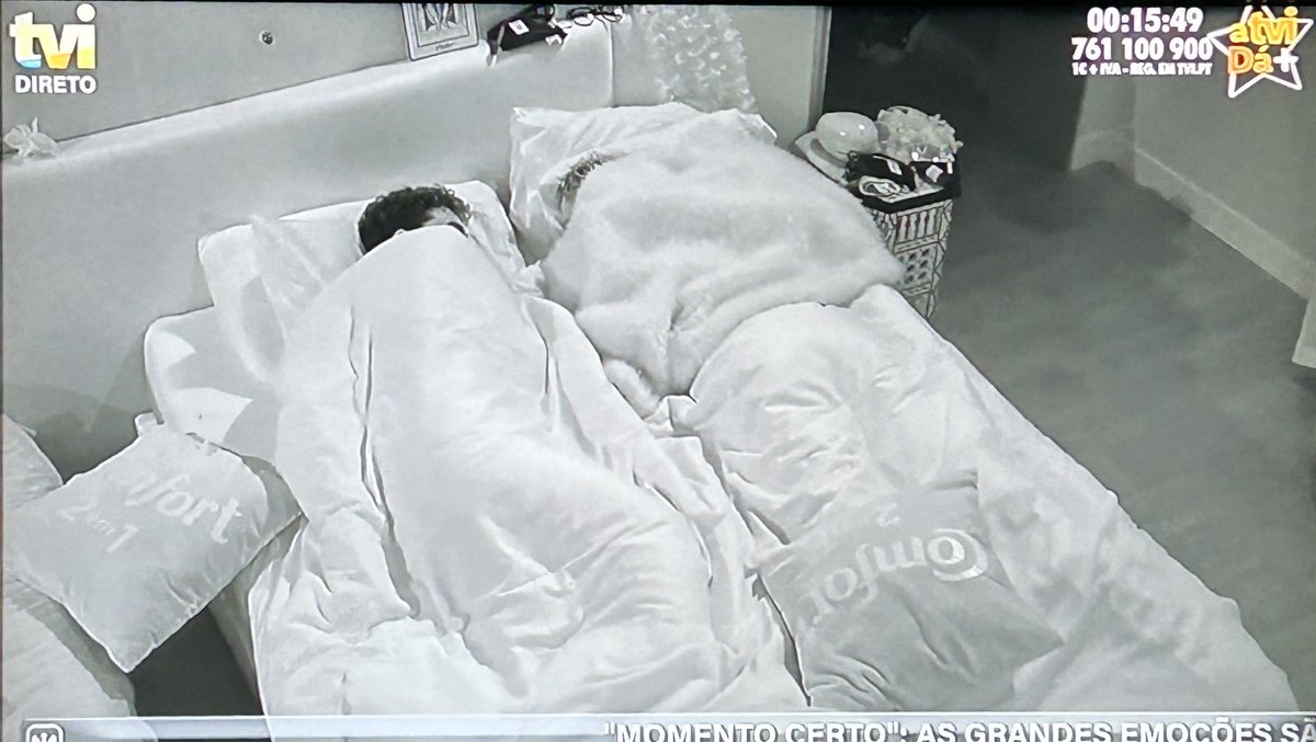 gdbeatrizzz's tweet photo. Tiago: “Senti-me bem, senti-me bem acompanhado. Acho que é a única coisa que posso dizer agora” 

Não dormiram com almofadas no meio nem de costas um para o outro? 😭 #sstvi https://t.co/PgSoUXpmvF