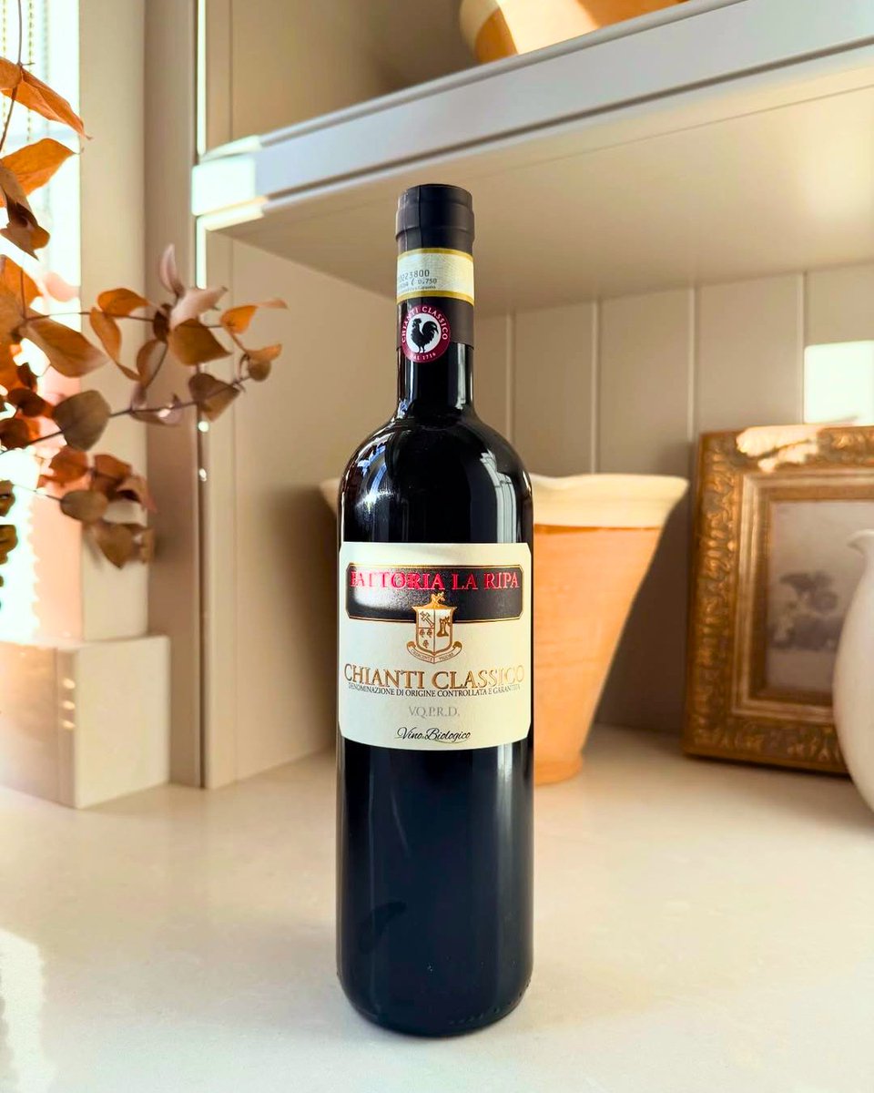 TheWineSociety's tweet photo. March weather: chaotic.
Wine choices: very solid 🍷

Great pics from finewinediscovery, lionelperiner and tastingwineuk on Instagram
thanks for the inspiration.

What are you opening in April? https://t.co/SkqMYque1W