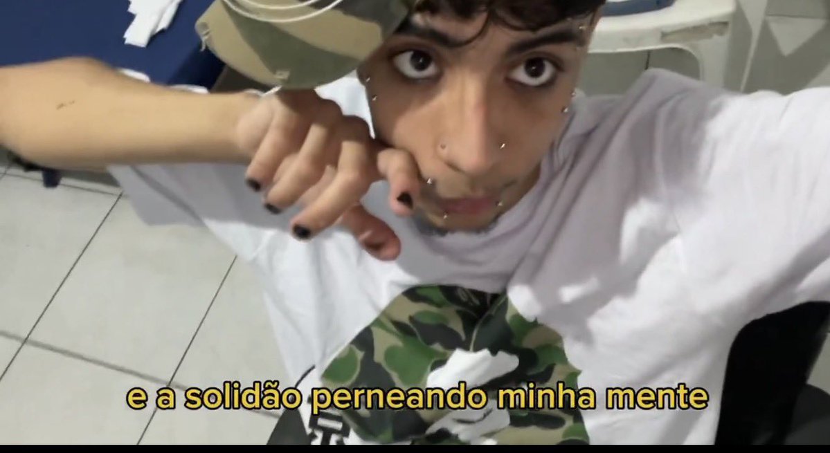 Kkkkkk esse whiteboycharged se passa, mlk falso do krl. Apagou as dm cmg né seu rato. 😂😂 sabia que eu ia postar na hr. Kkkk só pode 2 viado bicha do twitter babando saco de um e ou outro. Calma drag queen . Seja viado em paz whiteboycharged .