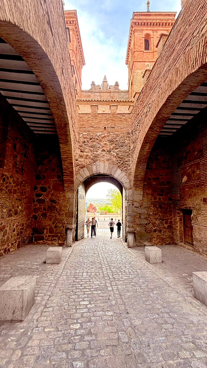 pablotrujillo's tweet photo. Puerta del Cambrón, Toledo, Castilla La Mancha, España https://t.co/e7Uma5iHXn