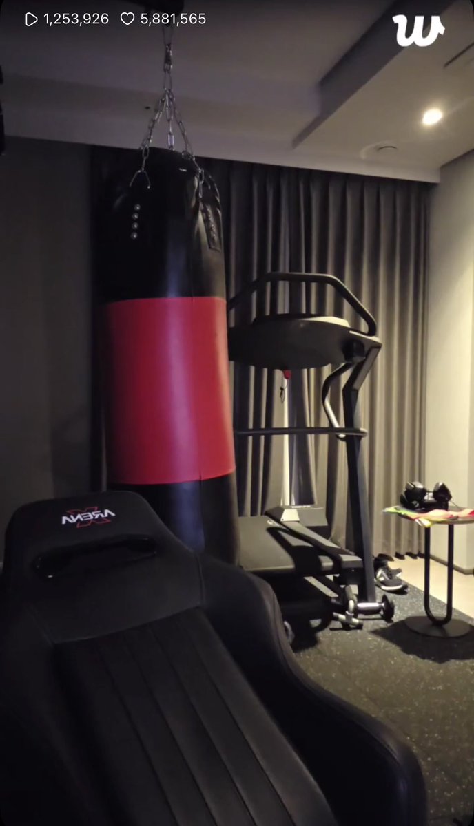 Kelly⁷ 💜🐋 ⟬⟭ tweet media