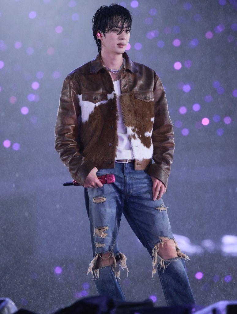 ksjstarboy's tweet photo. the way he’s so ready to perform rope it just give him his cowboy hat already 😭 https://t.co/AibDuGmX4L