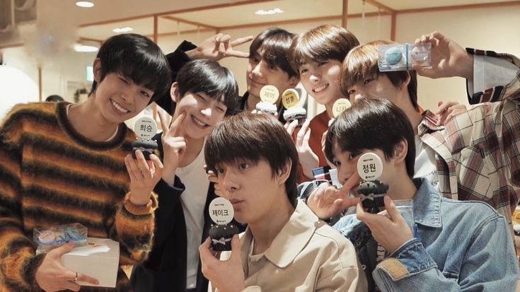 ENHYPEN IS 7 tweet media