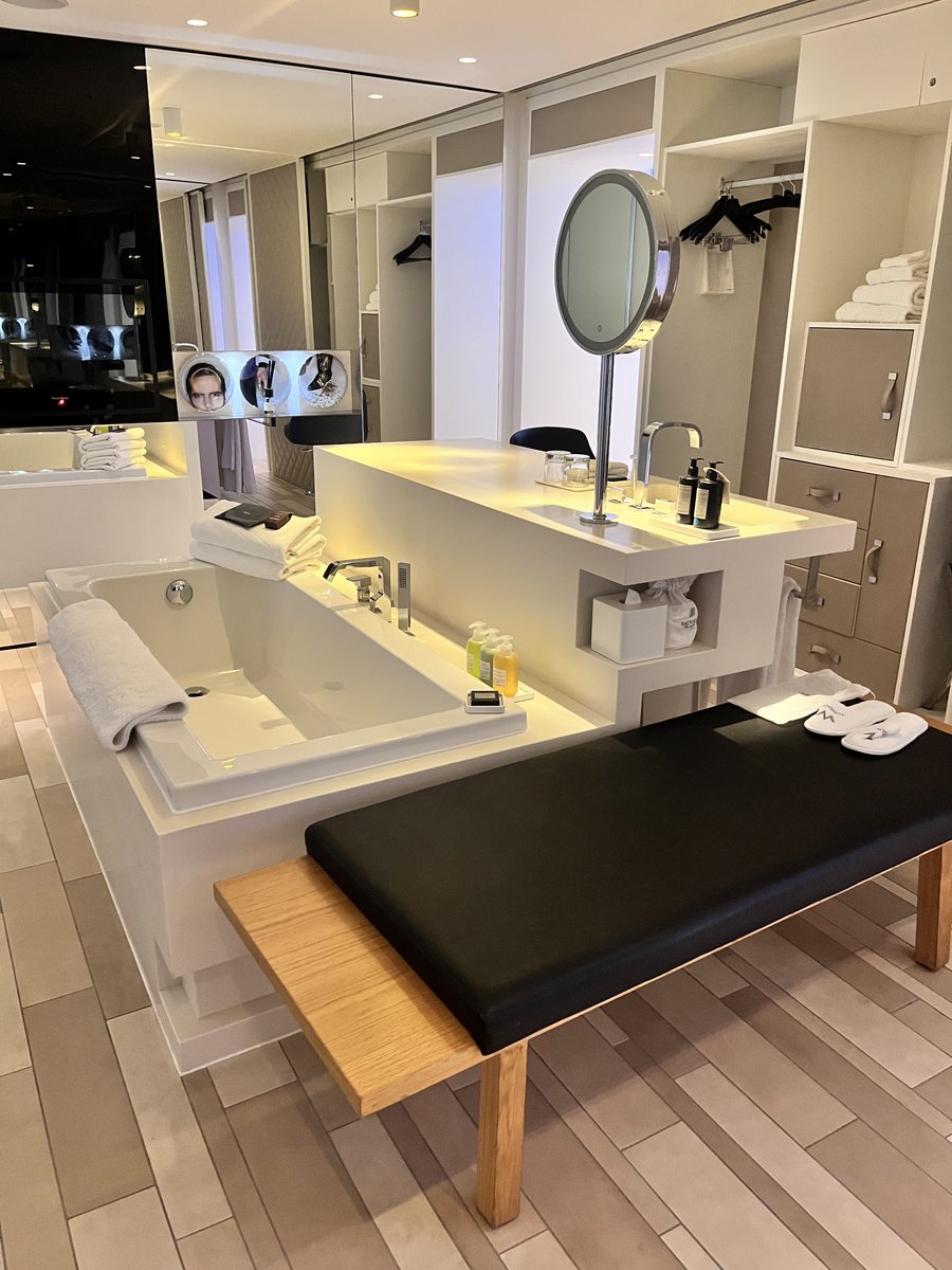 Lottie LaLay tweet media