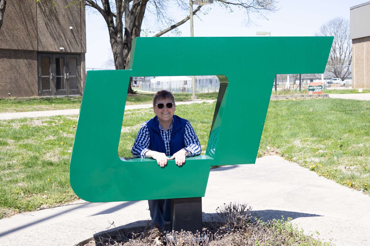 LTC_IL's tweet photo. Oblong Mayor Teresa Fielder stopped by Lincoln Trail College for her Mayor on the Move series and got the full LTC experience.

From Senior Start Day and campus tours to learning registration and even signing a mock letter of intent with our coaches, she covered it all. https://t.co/oBBuhzG6ax