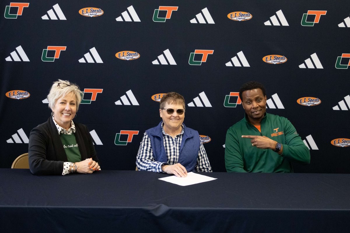 LTC_IL's tweet photo. Oblong Mayor Teresa Fielder stopped by Lincoln Trail College for her Mayor on the Move series and got the full LTC experience.

From Senior Start Day and campus tours to learning registration and even signing a mock letter of intent with our coaches, she covered it all. https://t.co/oBBuhzG6ax