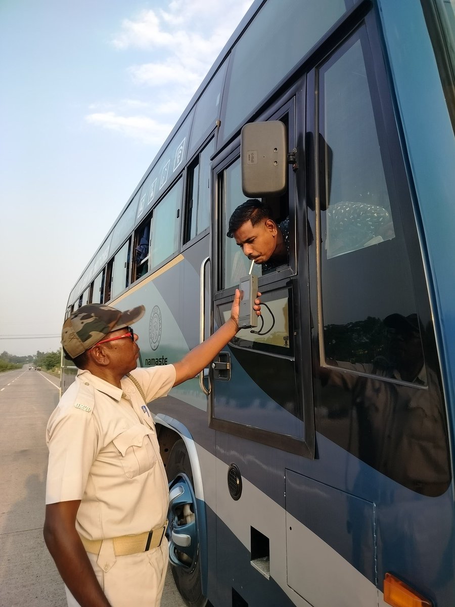 RTO_SAMBALPUR's tweet photo. RTO Sambalpur is in full action mode with zero tolerance for drunken driving.Strict enforcement is underway at multiple locations across the district,accompanied by the distribution of road safety leaflets to promote awareness and compliance
#ComeHomeSafe @STAOdisha @SpSambalpur https://t.co/8tKGAM1ASR