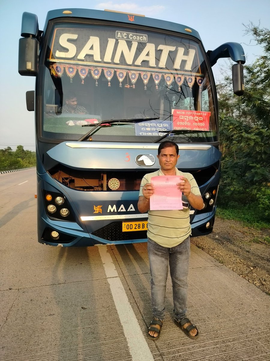 RTO_SAMBALPUR's tweet photo. RTO Sambalpur is in full action mode with zero tolerance for drunken driving.Strict enforcement is underway at multiple locations across the district,accompanied by the distribution of road safety leaflets to promote awareness and compliance
#ComeHomeSafe @STAOdisha @SpSambalpur https://t.co/8tKGAM1ASR