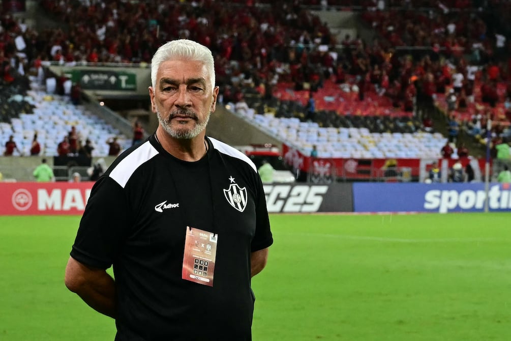 Ni el mas optimista se lo esperaba
¿Como hacerlo?
¿Como el debutante santiagueño le iba a ganar al Flamengo, en el Maracana, con un invictos de 27 partidos?
Ñ
Bueno... ellos lo hicieron y cada hincha de este club va a estar agradecido hasta el último suspiro

1 año de esa locura