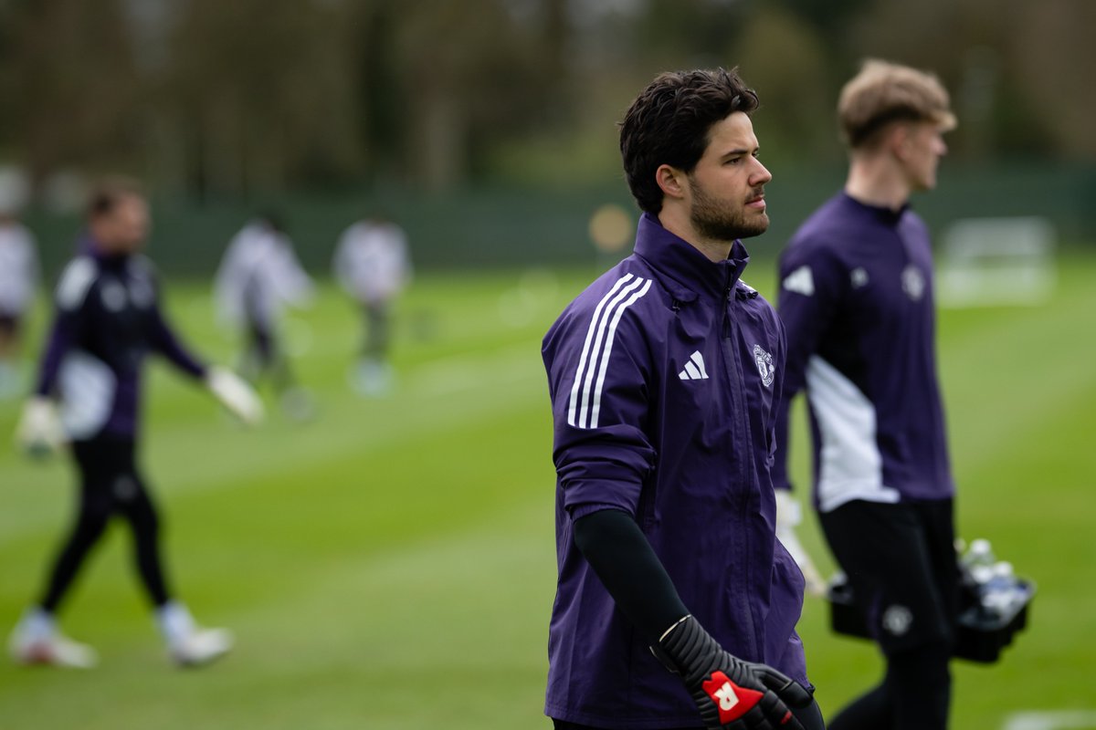 ManUtd_AR's tweet photo. 🧤🇧🇪 https://t.co/Du7OCQ5loG