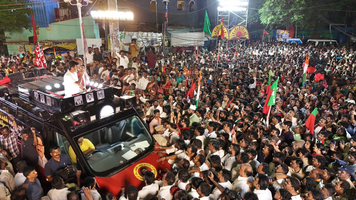 Udhaystalin's tweet photo. சென்னையின் பாரம்பரிய அடையாளங்களுள் ஒன்றான சைதாப்பேட்டை தொகுதியில் கழகத்தின் சார்பில் போட்டியிடும் வெற்றி வேட்பாளர் -மாண்புமிகு அமைச்சர் அண்ணன்  @Subramanian_ma அவர்களுக்கு வாக்கு சேகரித்தோம்.

கழகத்தலைவர், மாண்புமிகு முதலமைச்சர் @mkstalin அவர்களின் வழிகாட்டலில் மக்கள் நல்வாழ்வுத்துறையில் மகத்தான சாதனைகள் செய்து தமிழ்நாட்டின் மருத்துவக்கட்டமைப்பை உறுதியுடன் நிலைக்கச் செய்ததோடு, தன் சைதை தொகுதியின் வளர்ச்சிக்கும் அயராது உழைத்து வரும் அண்ணன் அவர்களுக்கு உதயசூரியன் சின்னத்தில் வாக்களித்து பெருவாரியான வாக்கு வித்தியாசத்தில் வெற்றி பெற செய்ய வேண்டுமென மக்களிடம் அன்புடன் கேட்டுக் கொண்டோம்.

தமிழ்நாட்டை கூறுபோட துடிக்கும் பாசிசவாதிகளையும், அவர்களுக்கு பல்லக்கு தூக்கும் அடிமை கூட்டத்தையும்  தோற்கடித்து  வெல்வோம் ஒன்றாக!

#DMK4TN #VoteForDMK