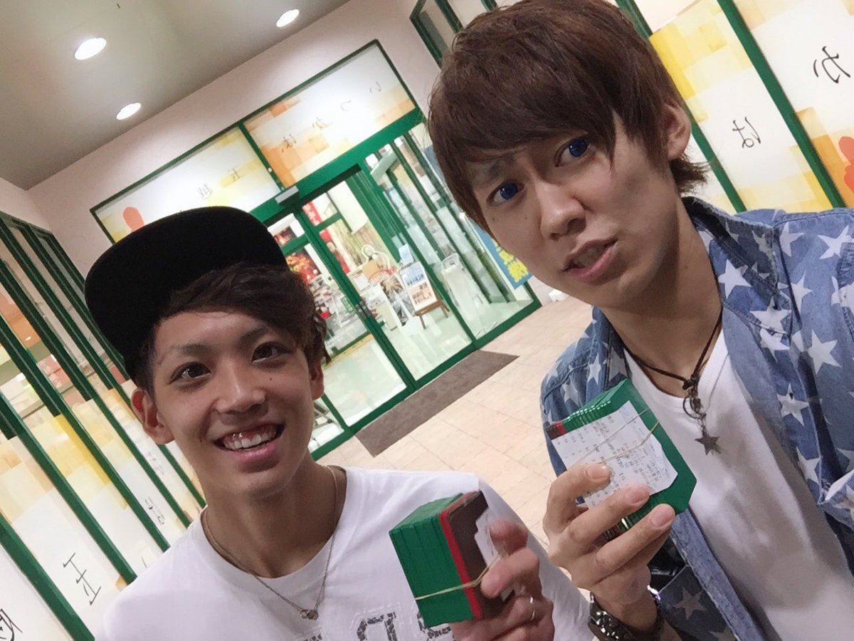 Jonnyitsuki's tweet photo. 懐かしい写真いっぱい出てきたけど
このハロウィンの時の
髪型どうしたらこうなるん
この頃の自分どうしたん
ポケモンみたいな髪型やん https://t.co/t7eiSHUPua