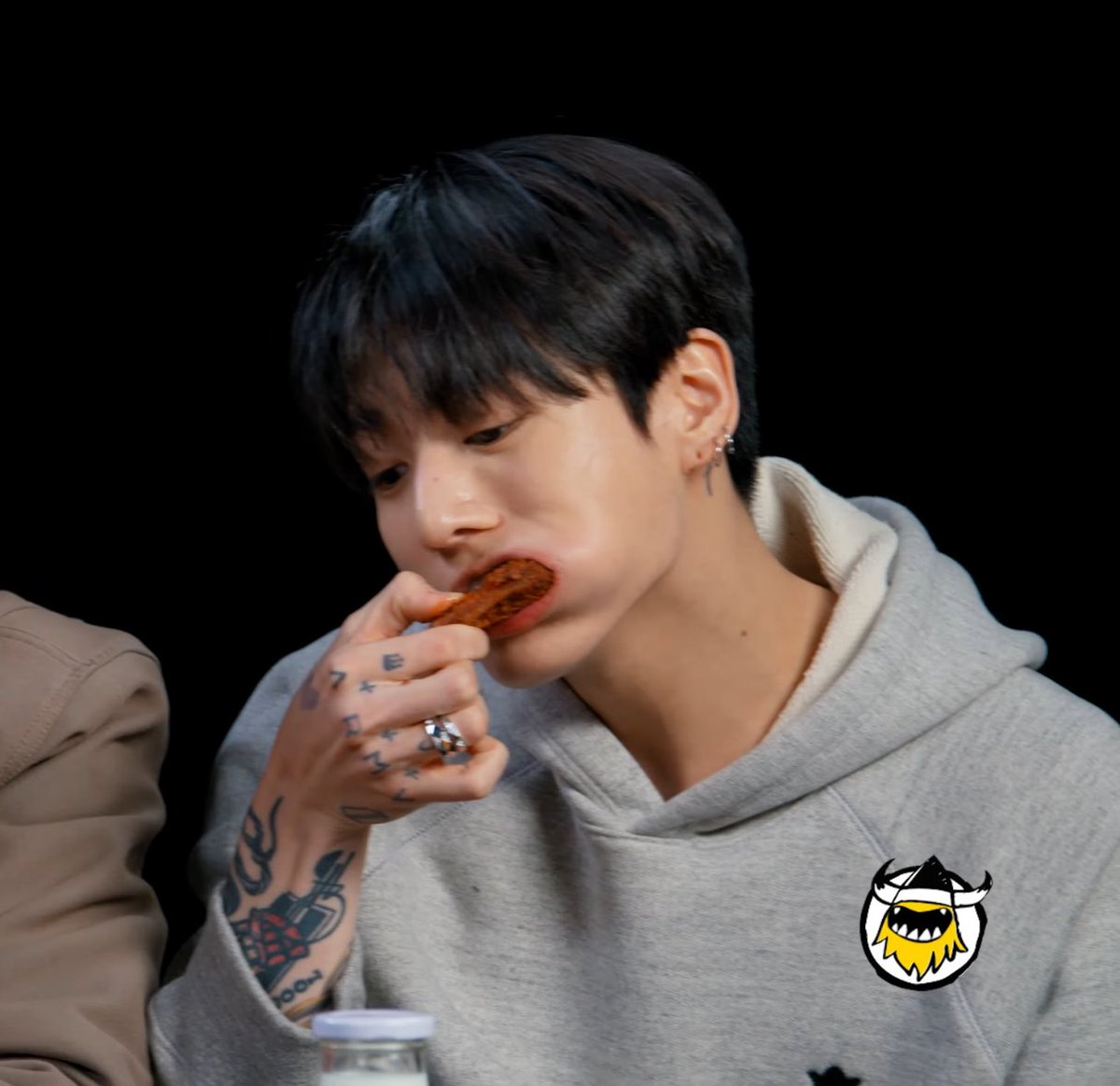 nvmagust's tweet photo. Does he know he only need to take a bite lmfaoo https://t.co/nTOsgXtxWV