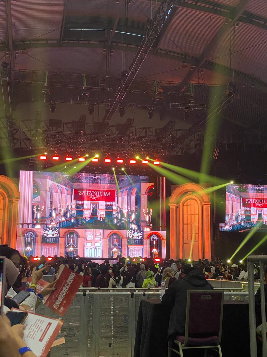 𝘮𝘦𝘦𝘳 tweet media