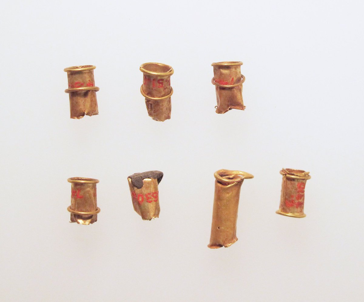 StoristArt's tweet image. This tiny gold tubular bead is nearly 2000 years old and someone once wore it with pride. Something so small survived centuries just to remind us how deeply humans have always loved beauty. That gets me every time. #AncientArt #GoldJewelry #ArtHistory
