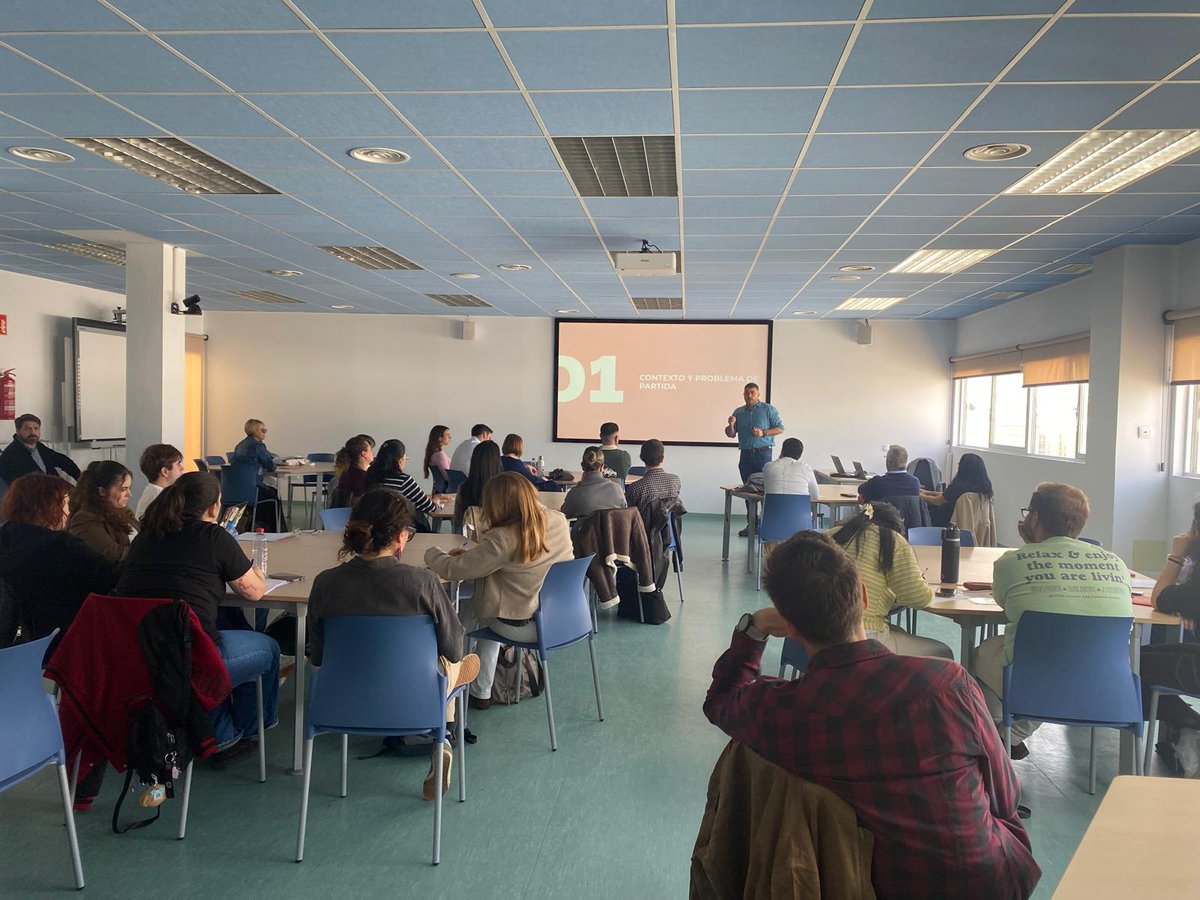 DocComunicacion's tweet photo. Seguimos con la programación de hoy: Mesa redonda sobre 'Nuevos objetos y metodologías de la investigación en comunicación' y los talleres simultáneos sobre enfoques metodológicos de la tesis doctoral cualitativos y cuantitativos #EscuelaJerez2026 https://t.co/IttVjrxrQz