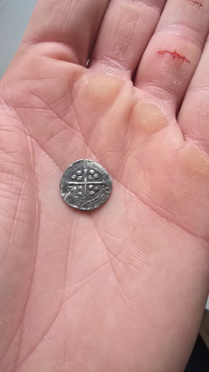 DetectorsDiary's tweet photo. Nice little hammered up from the depths #xpdeus2 #metaldetecting #history #coins #treasure https://t.co/bUD2RnLVTx