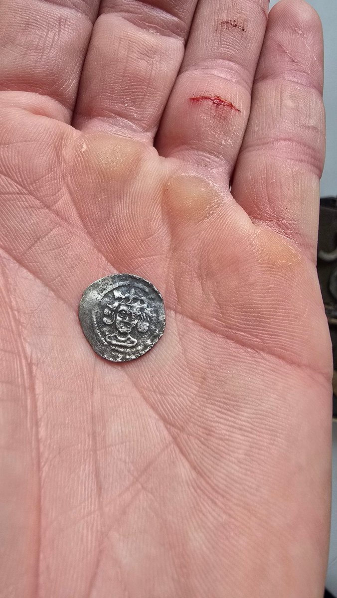 DetectorsDiary's tweet photo. Nice little hammered up from the depths #xpdeus2 #metaldetecting #history #coins #treasure https://t.co/bUD2RnLVTx