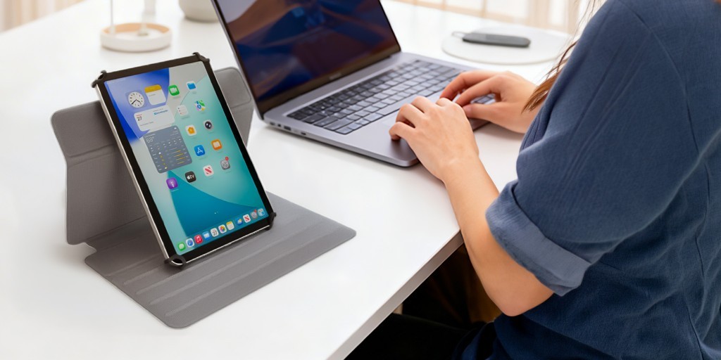 Targus's tweet image. One case, endless possibilities. Targus Universal Rotating Tablet Cases offer military-grade protection and flexible design for all devices. Explore collection ➡️🔗ow.ly/6c7150YFVzz #TabletProtection #TechAccessories