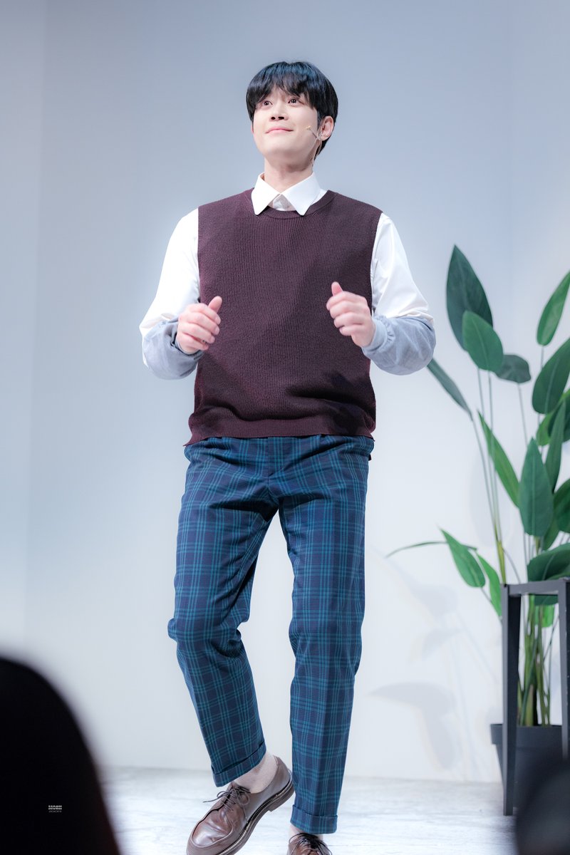 260408 밤 아트 커튼콜

이반 | #박영수