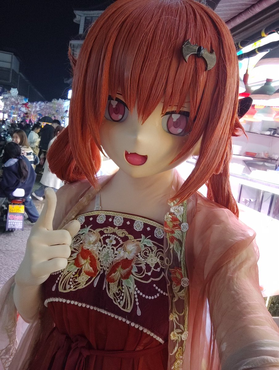 coinfish2's tweet photo. #kigurumi 闲的发慌整点3月21日在洛邑古城出来玩的照片，人多的地方出来玩真的很容易就和路人互动上了，还被路人叫住拍照。倒是没想到非节假日人也这么���。 https://t.co/cAzIgHy838
