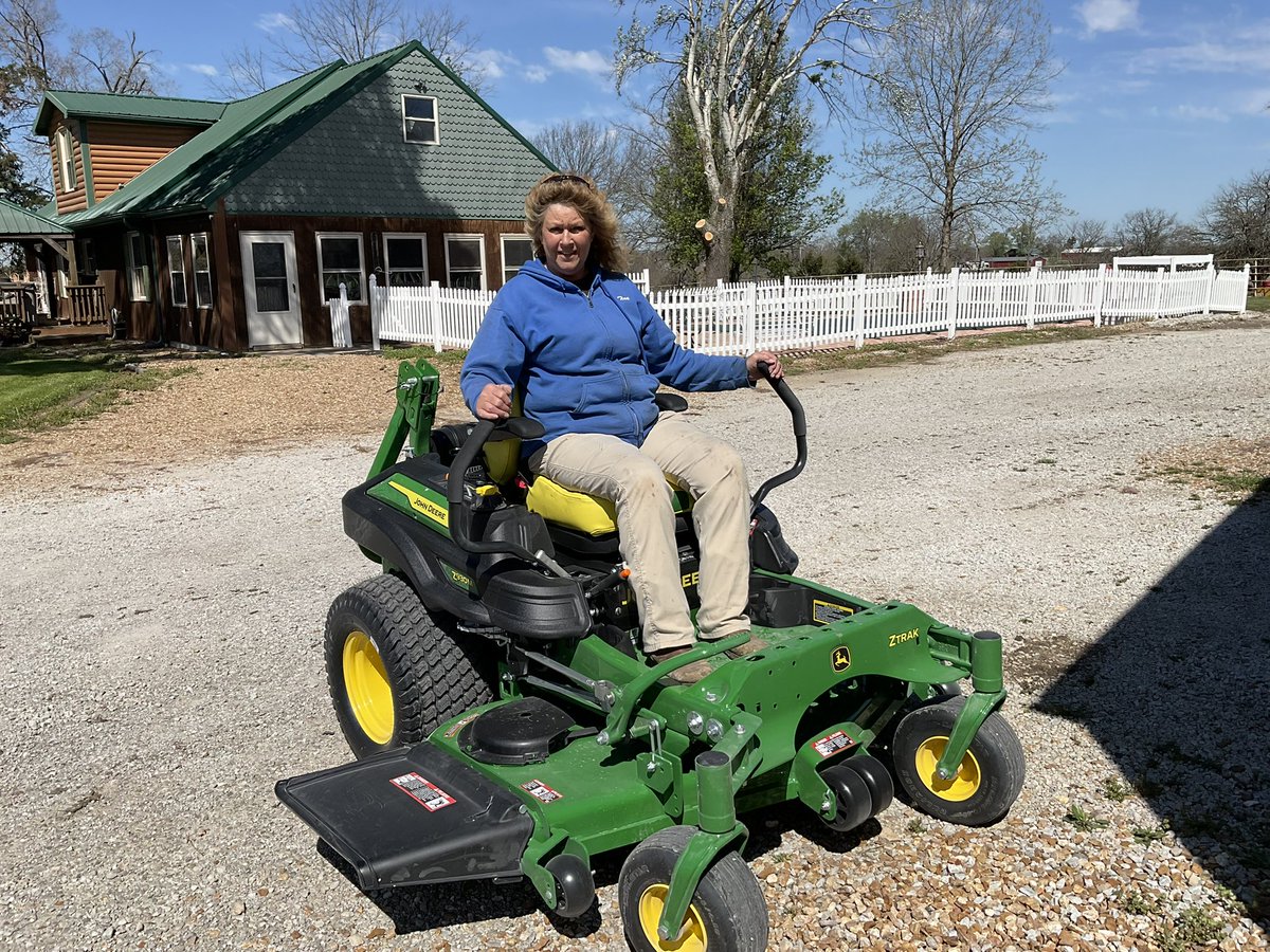 AGPOWER's tweet photo. Tina McCain of Warsaw just leveled up her mowing game with a brand new John Deere Z930M 💚🔥Thanks, Tina, for choosing Ag-Power. We appreciate your business! 🚜 https://t.co/VuuVNZ3Adp