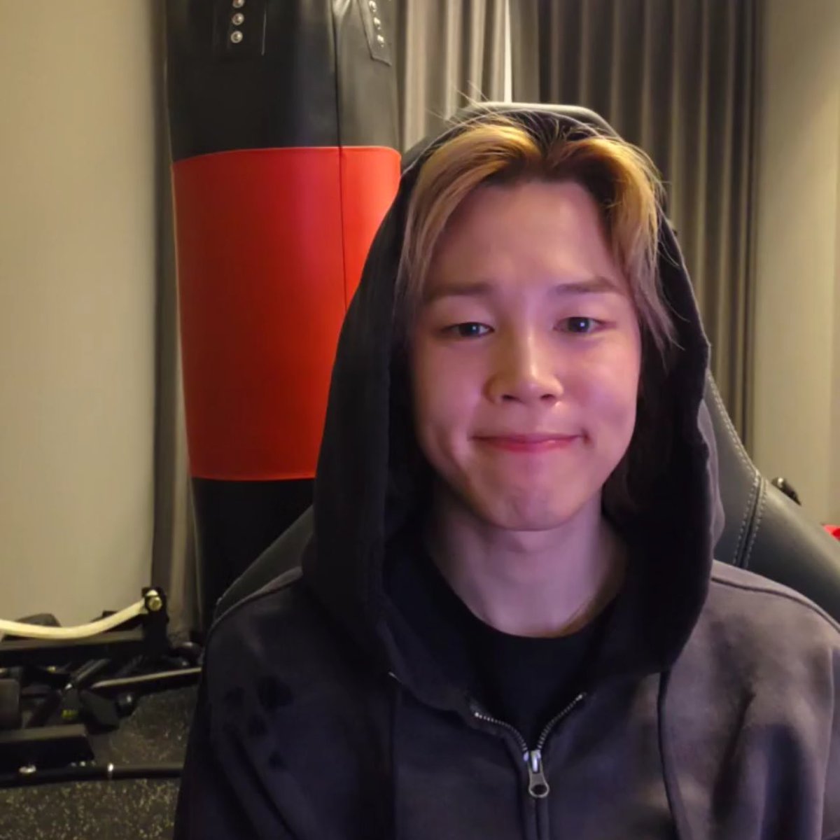 ★ melu ?! tweet media