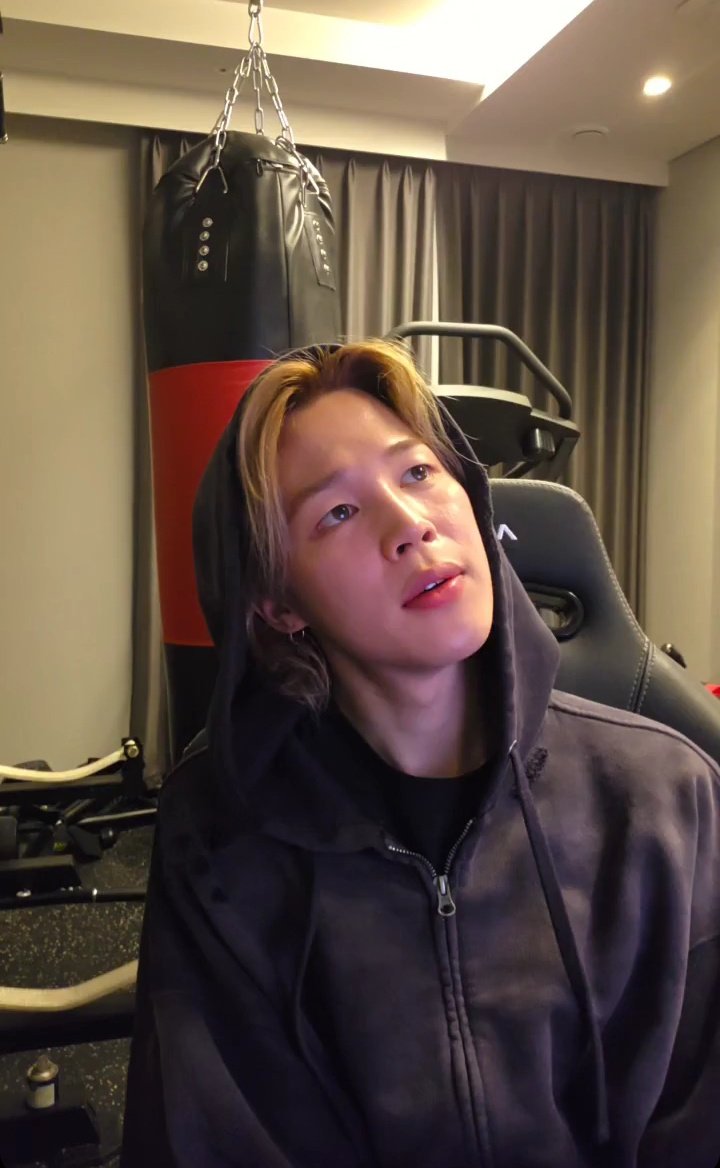 mel⁷ VAI VER O BTS tweet media