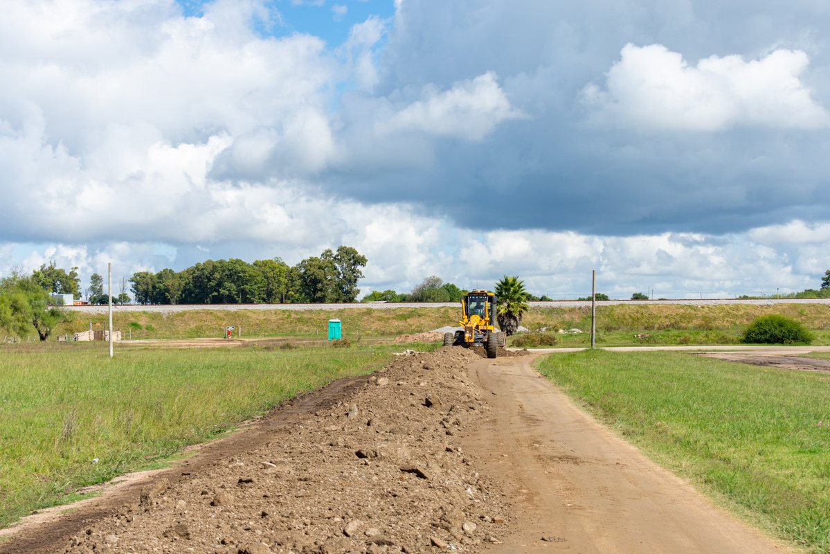 Se realiza recuperación de caminería en trabajos coordinados por la Dirección de Vialidad y el <a href="/municipioSdiGde/">Sarandi Grande</a> en Villa Hípica y el Parque Tomás Berreta.
Destacamos que en Villa Hípica será la llegada del próximo raid, este próximo domingo.