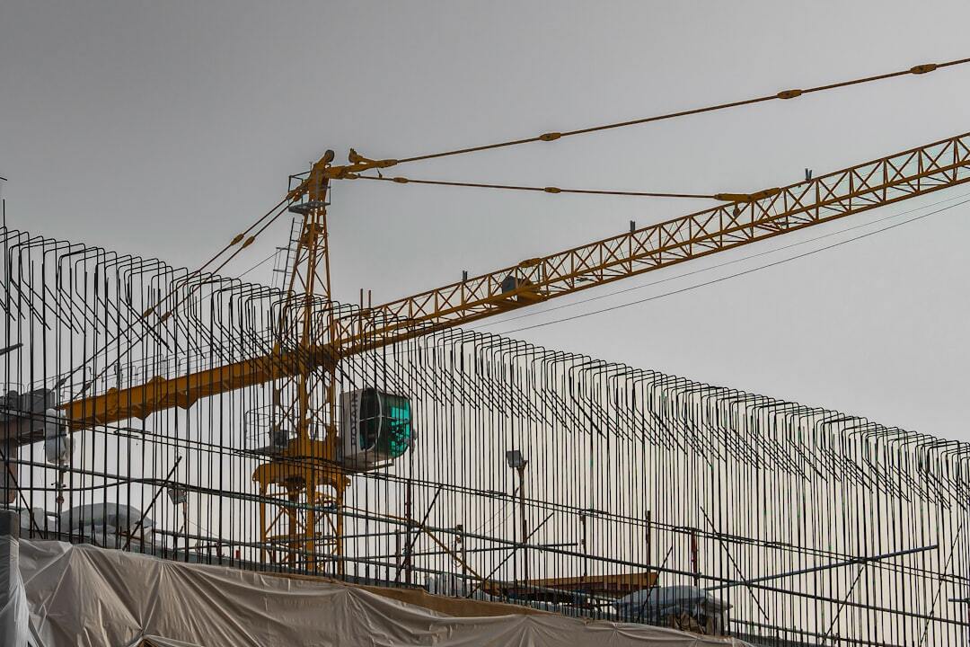 TeldoorNieuws's tweet photo. Defensie-miljoenen maken woningbouw onbetaalbaar, maar slim MKB ontdekt hier juist goudmijn in. Terwijl anderen klagen over crisis, pakken deze bouwers miljoenencontracten. Lees hoe jij deze kans nog kunt grijpen 👇

https://t.co/54HnWs9OZI https://t.co/HJRBwQAB9X