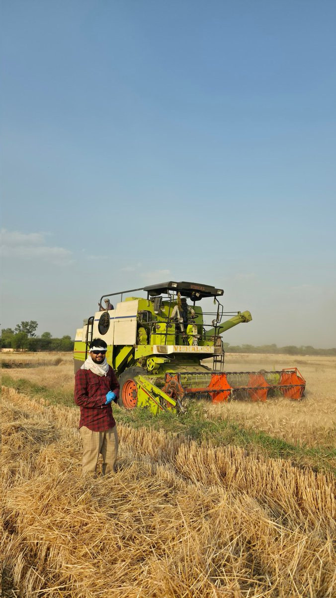 jeetuparmar49's tweet image. “किसान हूँ… मेहनत मेरी ताकत है 💪🌾

#DesiFarming #AgriIndia #KisanLife”
#JaiKisan #WheatHarvest #IndianFarmer #Kisan #HarvestSeason #FarmLife #RuralIndia #ProudFarmer”