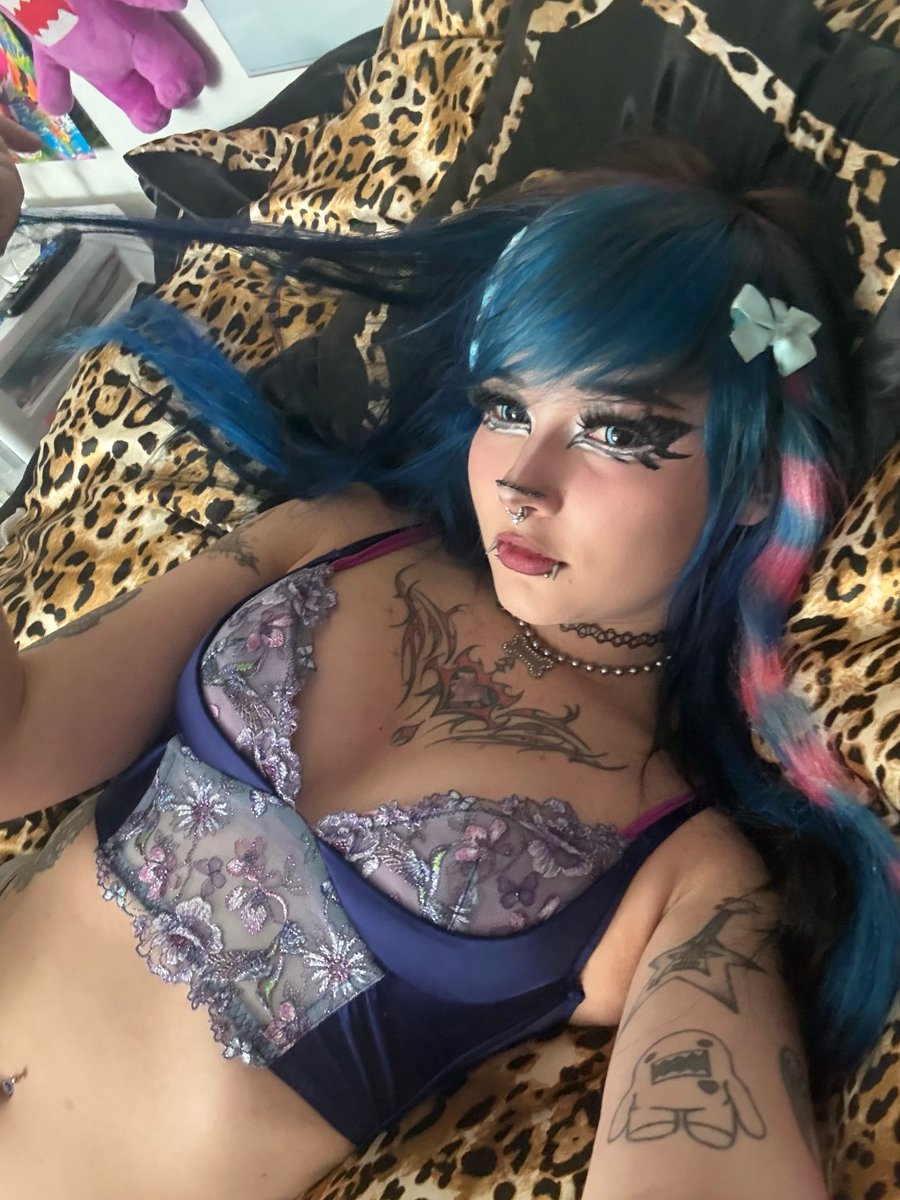 xandrawr tweet media