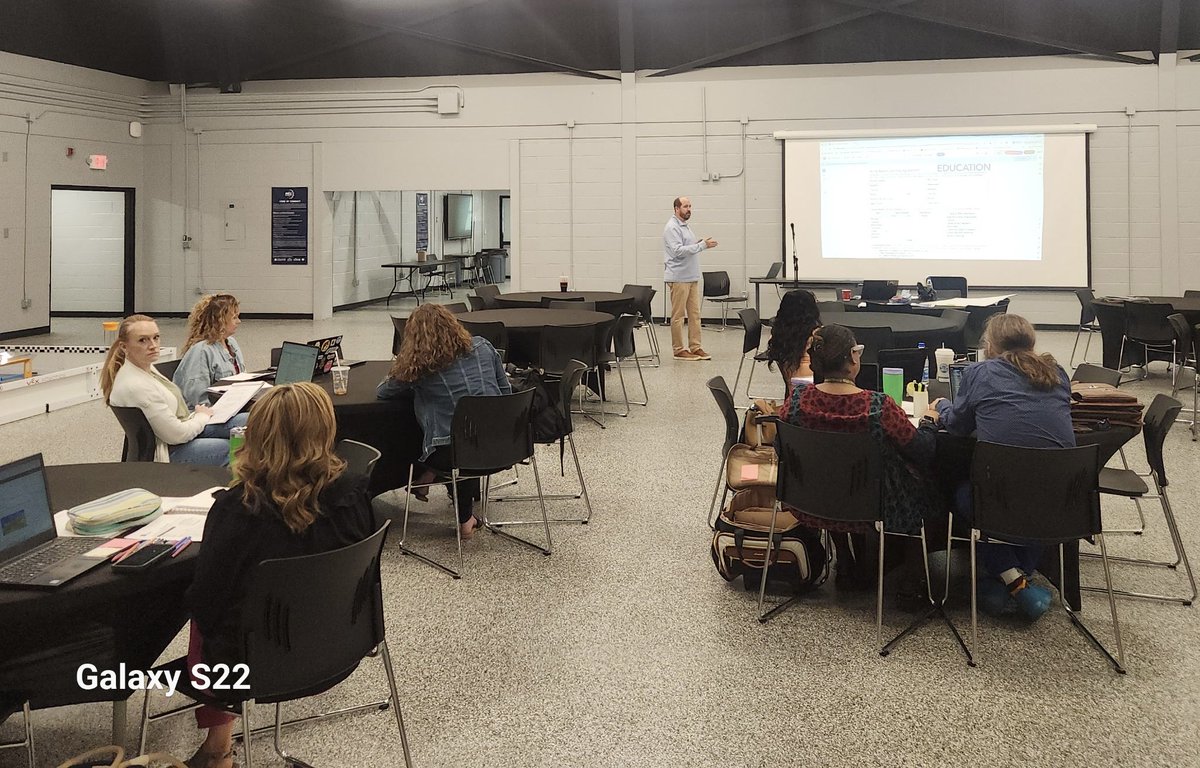 MalesusSTEM's tweet photo. Hosting TDOE Work-based Learning training for WBL coordinators in West Tennessee!  Game changer for TN students!! https://t.co/JMGied19Yh