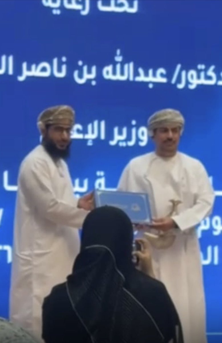 CAH_ASU_OM's tweet photo. مبارك تكريم أساتذة الكلية في حفل يوم جامعة_الشرقية السنوي لعام 2026/2025م:
جائزة أفضل أكاديمي للأستاذين د. محمد التوبي و  د. فاطمة المخينية.
جائزة أفضل باحث للأستاذين د. شريف السعودي و د. جوخة الصوافية. https://t.co/PlfwrZs5tV