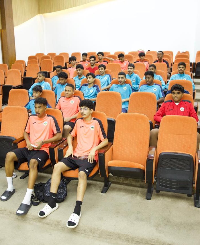 AlBataehFC's tweet photo. نظم نادي البطائح لكرة القدم ورشة التدريب الإعلامي لفرق المراحل السنية 17 و 15 سنة قدمها عبدالله خلف مدير المركز الإعلامي وتناولت الورشة شرح المهارات اللازمة في التعامل مع وسائل الإعلام ومنصات التواصل الإجتماعي

#نادي_البطائح https://t.co/pS7tqJaJAX