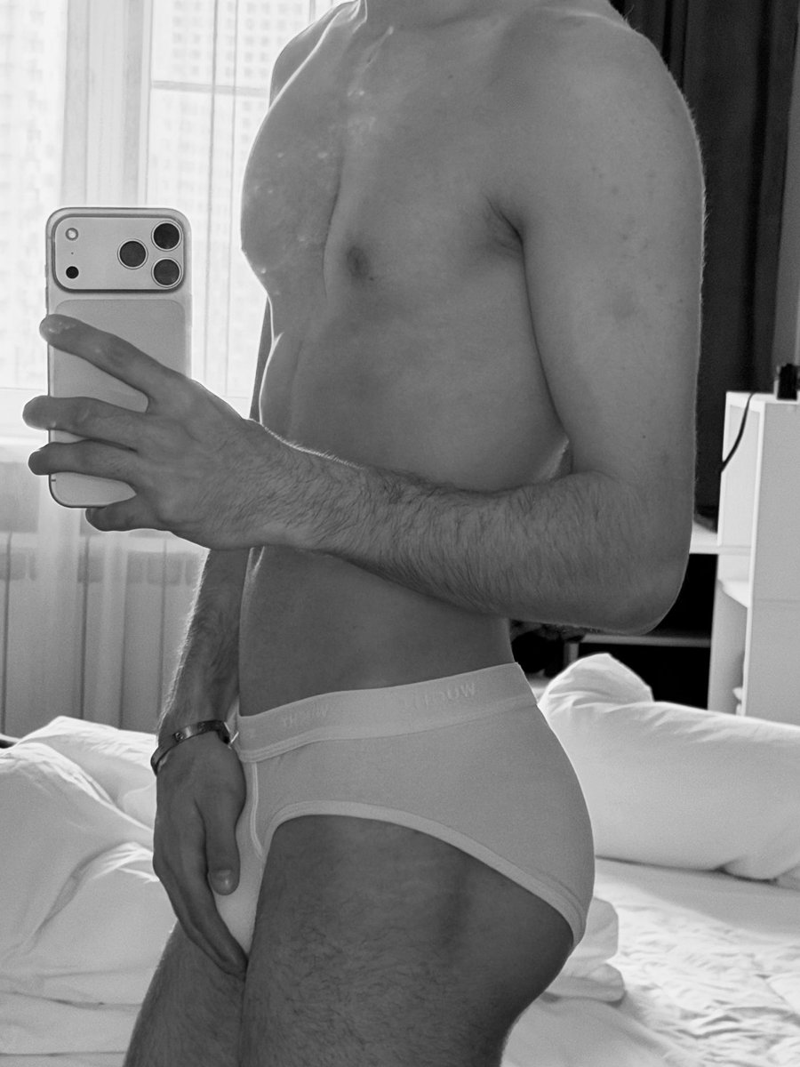 главный персонаж tweet media