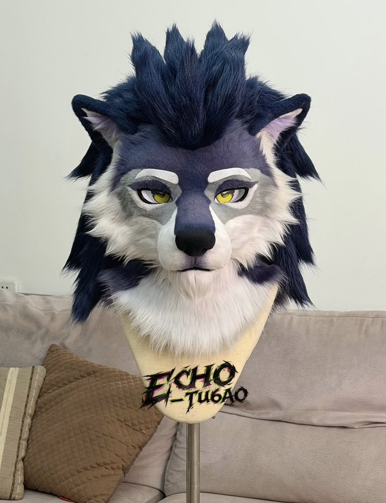 jiu_yue80814's tweet image. The most time-consuming part is still the hair. But my hands and scissors are still holding up strong.xD
#furry #fursuit #fursona #furryfandom