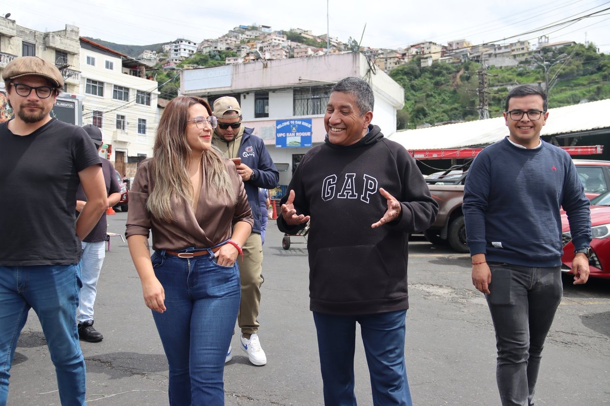 DianaCruzUIO's tweet photo. 🏥 🥼 #QuitoNosCuida | Hoy participamos en la “Caravana Salud Mujer”, una jornada gratuita de promoción y prevención en el Mercado de San Roque.

Brindamos atención y orientación para fortalecer el bienestar de las mujeres y vecinos del sector, con énfasis en el acceso oportuno.

#QuitoRenace #DianaCruz