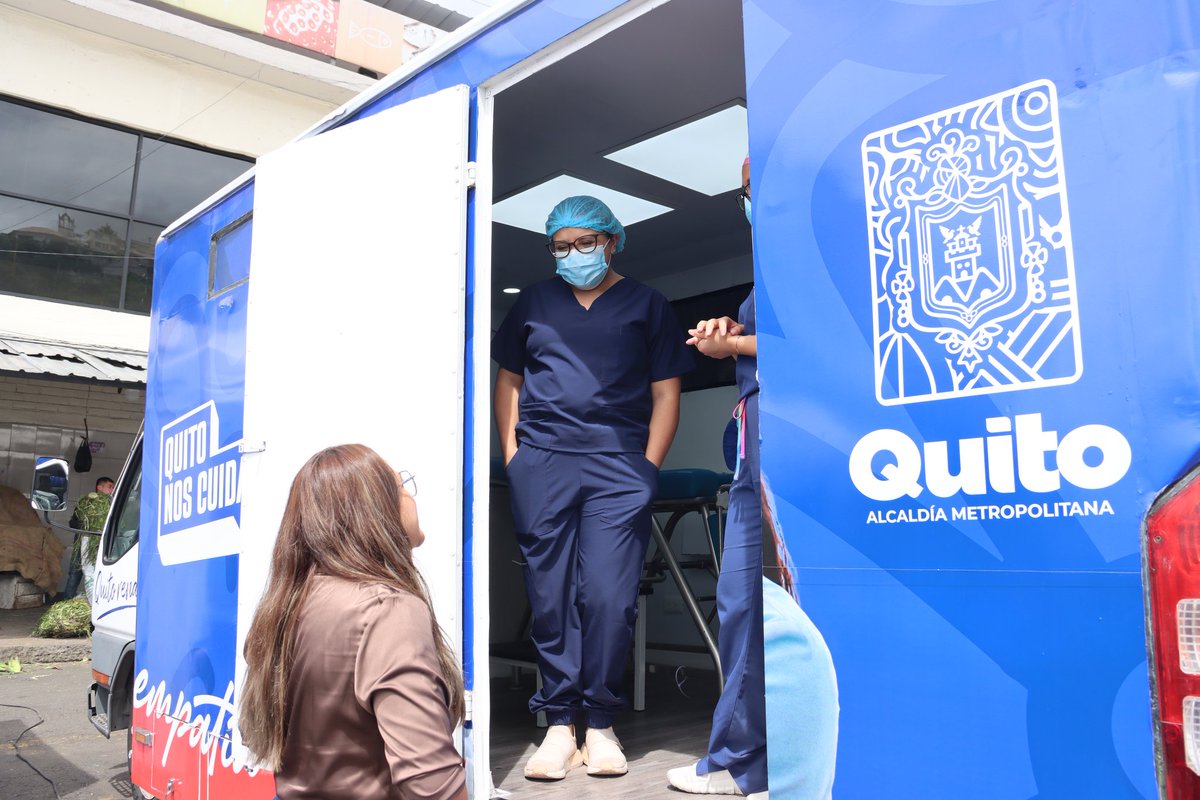DianaCruzUIO's tweet photo. 🏥 🥼 #QuitoNosCuida | Hoy participamos en la “Caravana Salud Mujer”, una jornada gratuita de promoción y prevención en el Mercado de San Roque.

Brindamos atención y orientación para fortalecer el bienestar de las mujeres y vecinos del sector, con énfasis en el acceso oportuno.

#QuitoRenace #DianaCruz