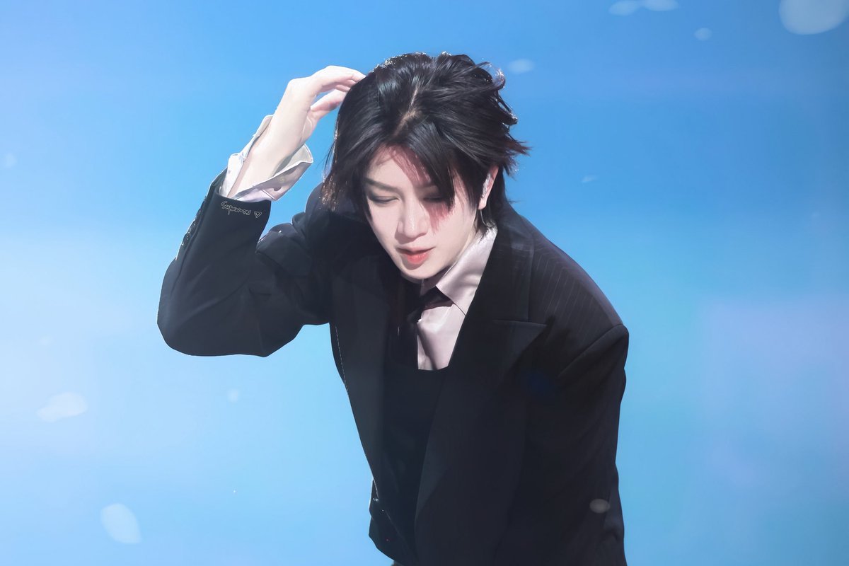 Ssspecial1004's tweet photo. 260403-260405 SJ-CORE IN SEOUL

사랑과무대로 태어난 김희철💙🩵

#heechul #김희철 #金希澈
#슈퍼주니어 #SUPERJUNIOR #SUPERSHOW10 https://t.co/AIT4XKIZMI