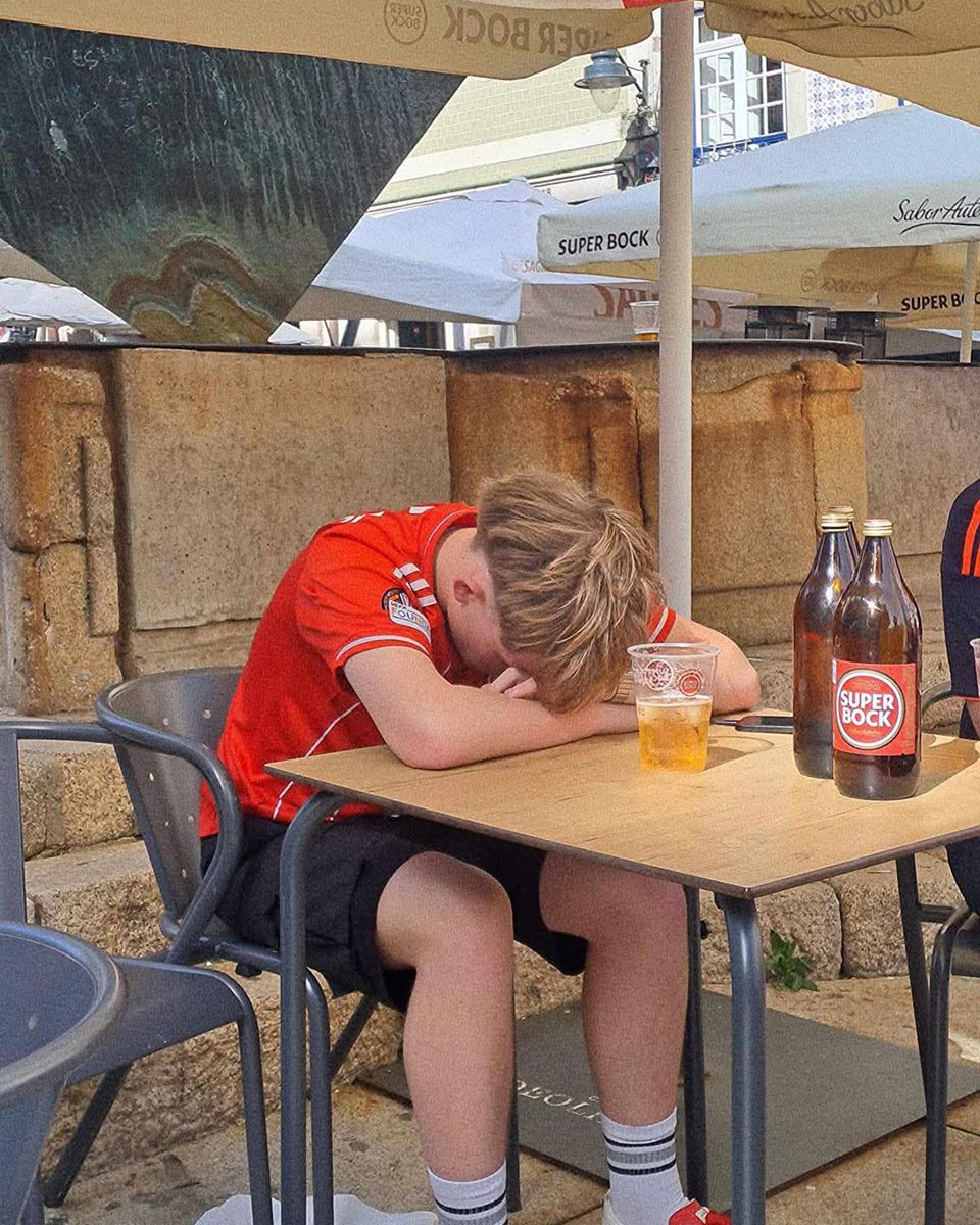 AwayDaysClub_'s tweet photo. Rule 1 of an away day: don’t peak too soon 😂🍻 https://t.co/1BCtWgsbbJ