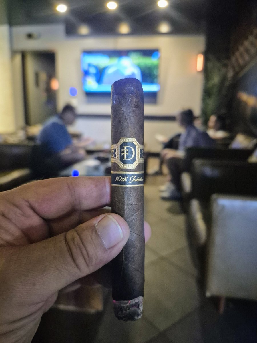 keepmovin2020's tweet image. I left the office for lunch &amp;amp; I'm not going back.🤣
#TheMasters 🌸🏌‍♀️⛳️
#CIGARLIFE  🔥 💨