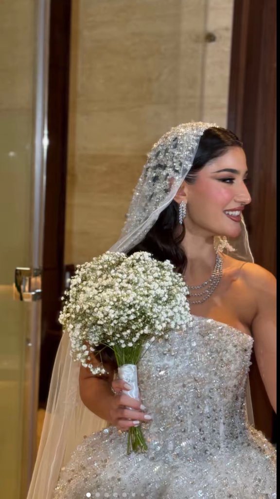 true8_'s tweet photo. إطلالة عروس خياليـة ❣️❣️
العدسه اسمها تان من امارا في نايس ون 
كـ . ـود خ . ـصم  : tr8 https://t.co/D2KwS8xTJO