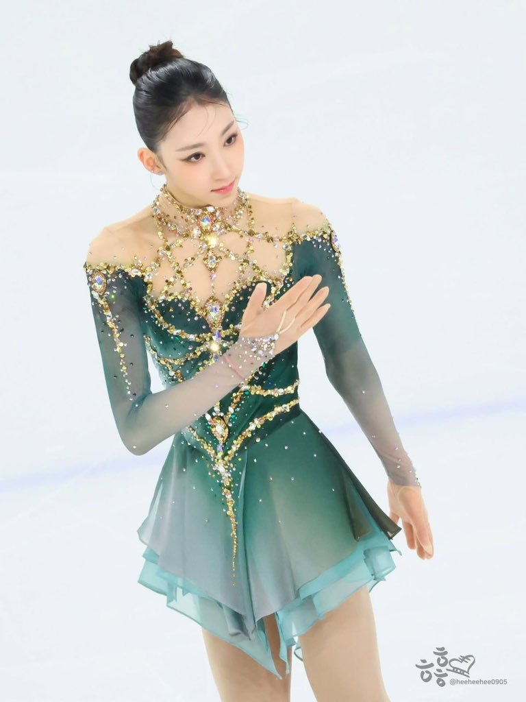 this might be the prettiest costume ive ever seen