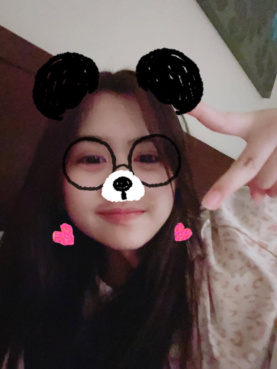 unlovebb's tweet image. #savefranc ft #mantra oneshot

The house is always filled with noise. Instead of causing headaches, the sounds in this house make you feel warm inside. In this small home, there is a deep affection between the parents and their beloved daughter.

Their days are full of laughter