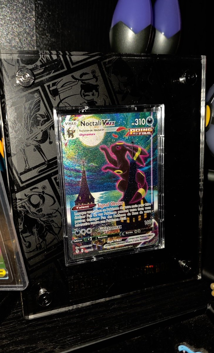 Si vous saviez combien de booster j'ai ouvert sur Évolution Prismatique ou encore Évolution Céleste... 💀 

Avant de tomber sur un booster random d'une display dans une boîte anti-vol au rayon de Carrefour..

Vraiment le MEILLEUR souvenir ever de mes ouvertures ❤️
