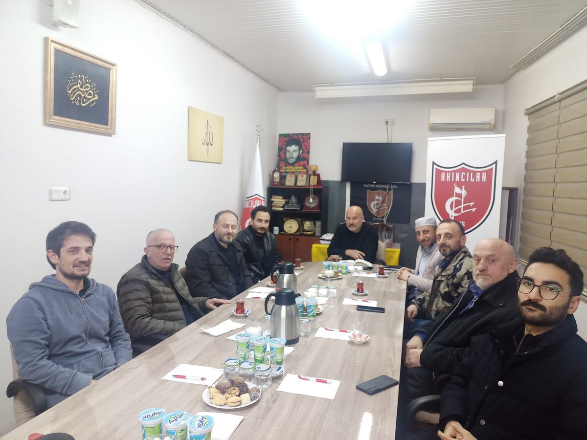 Mısırdan Rejimin baskısı nedeniyle Türkiyeye hicret eden Mısırlı kardeşlerimizin kurduğu Özgür Ümmet Derneği Başkanı Eymen Hamis yönetim kurulu üyeleri Ahmet İzzet ve Nuri Özasma  Hareketimizin genel merkezini  ziyaret etmişlerdir. Mısırdan hicret etmek zorunda kalan pek çok