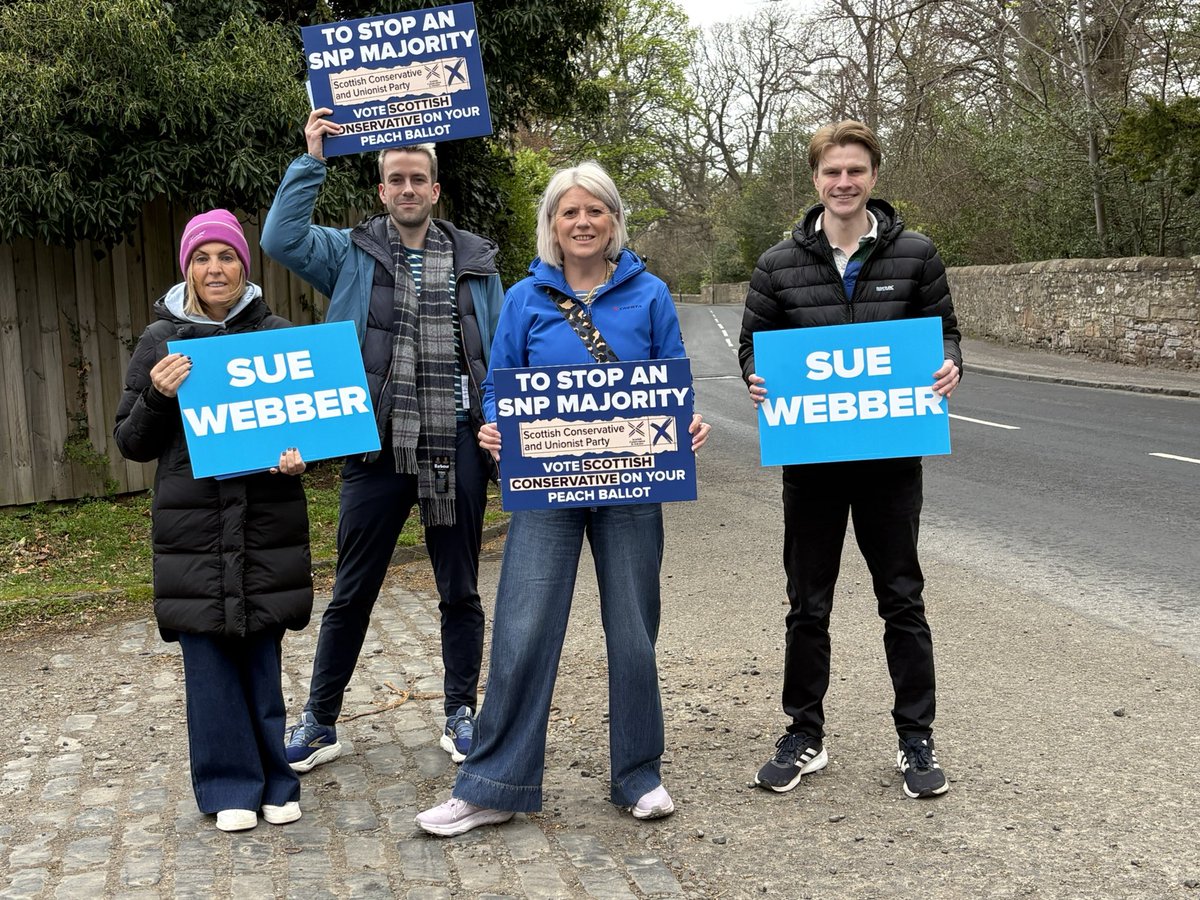 SueJWebber's tweet photo. Out chatting to residents across Bonaly and Colinton today and managed to stop by and see the mural on Cuddies Lane ft. Alfie! 

On the 7th May to stop an SNP majority vote:
🍑 Scottish Conservatives on the peach paper
🟪 Sue WEBBER on the purple ballot https://t.co/lLTsAHRfak