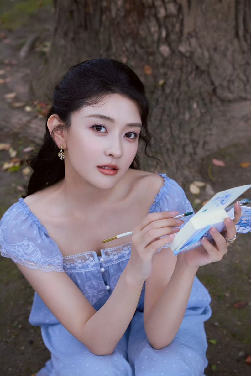 09.04.26
#liangjie Studio Weibo 🆙
"Potong sepotong langit biru, hiasi dengan bentuk angin, dan bekukan pemandangan musim semi yang cerah dalam kelembutan rok yang berayun."

#梁洁 #diandian
