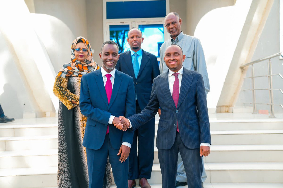 Yusuf_Wadani's tweet photo. Today, I officially assumed the role of DG of the Ministry of Health @MoH_Somalia. I’m honored to serve and committed to strengthening our health systems and improving the wellbeing of our people.

I extend my sincere thanks to the Prime Minister H.E. @HamzaAbdiBarre. https://t.co/EdAfIoXhT3